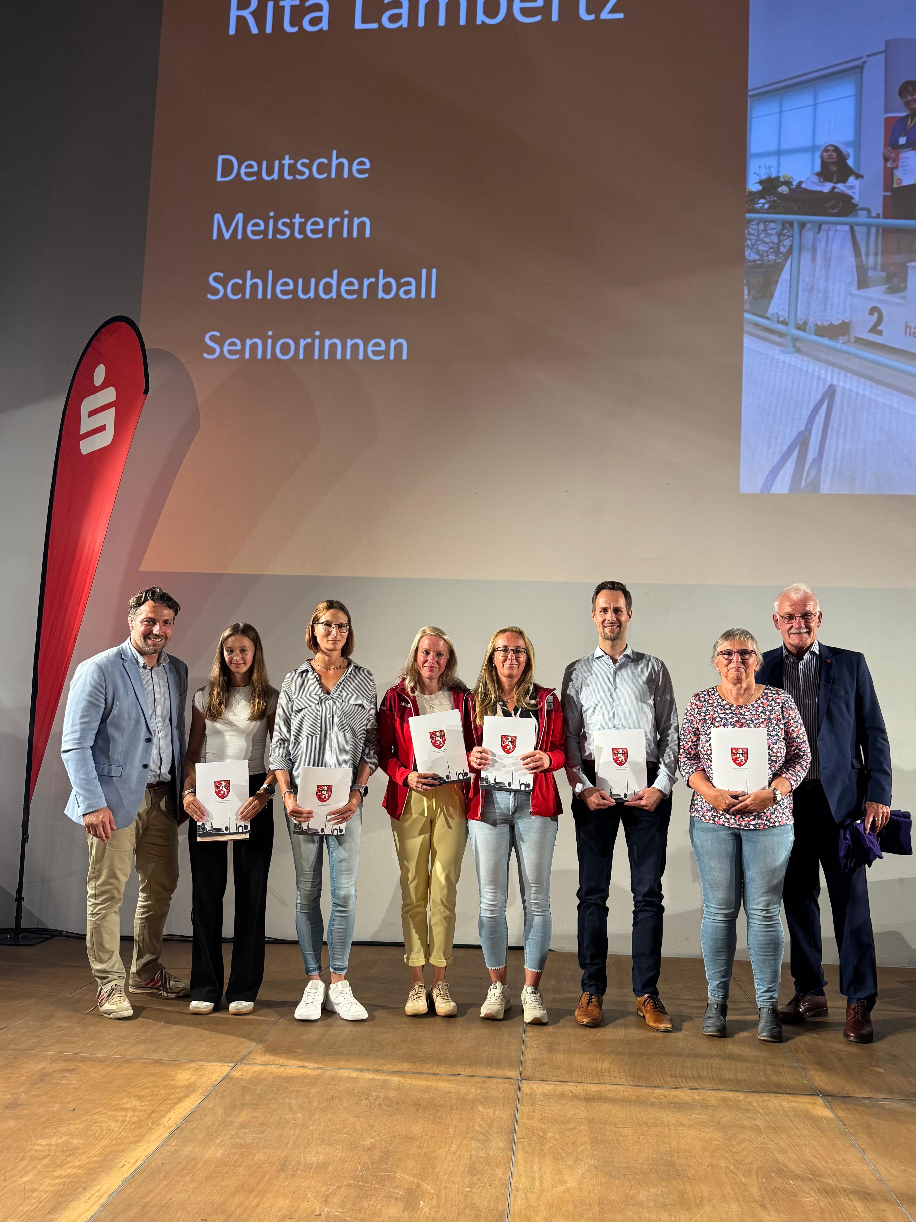 files/inhalte/allgemein/news/2025/leichtathletik_sportlerehrung.jpg